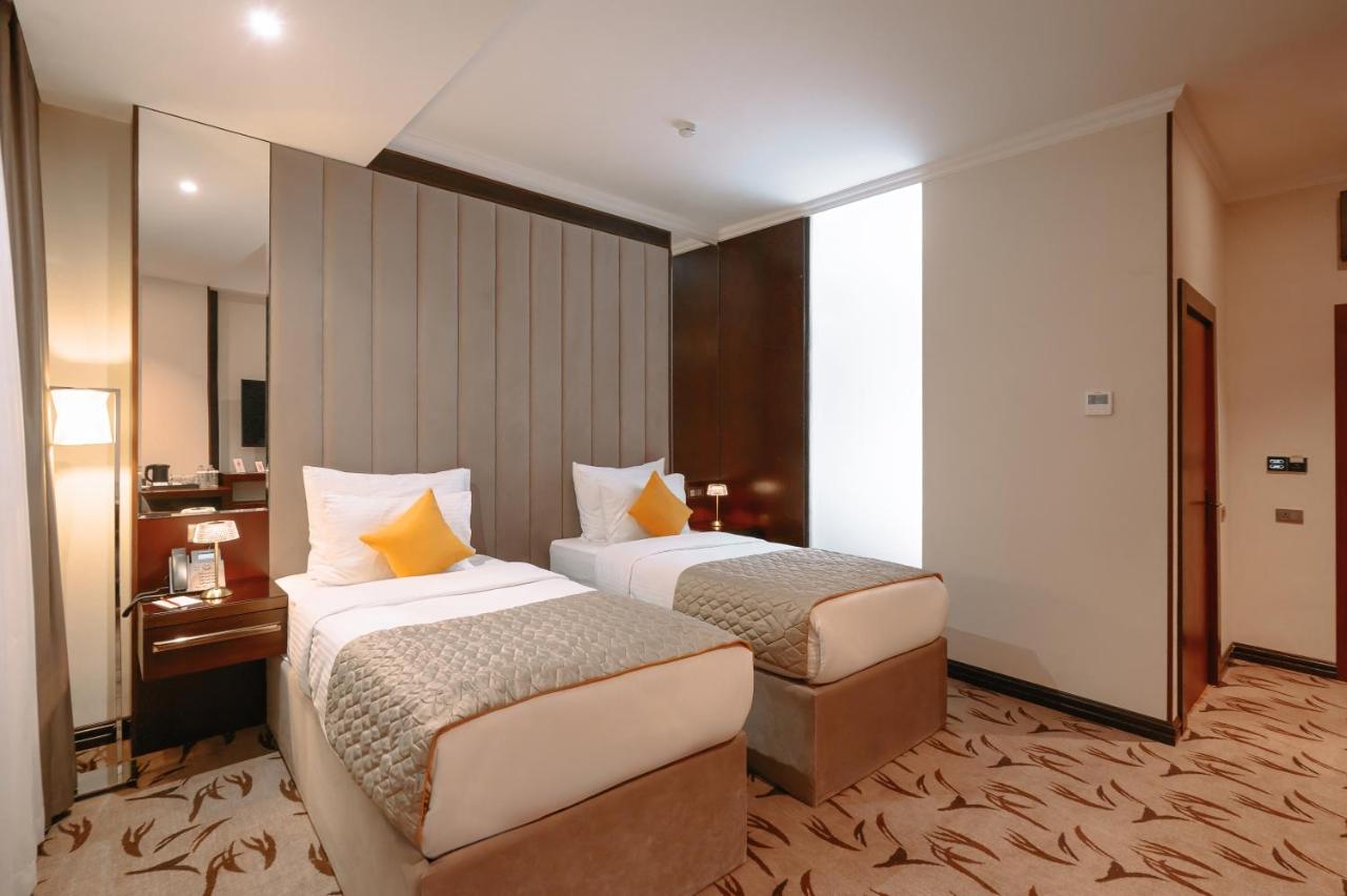 Azimut Hotel Moderno 4*