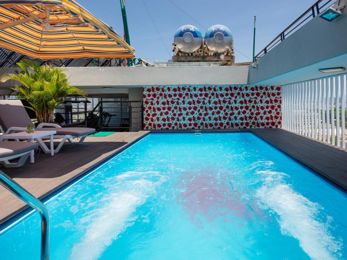 Maple Leaf Hotel & Apartment