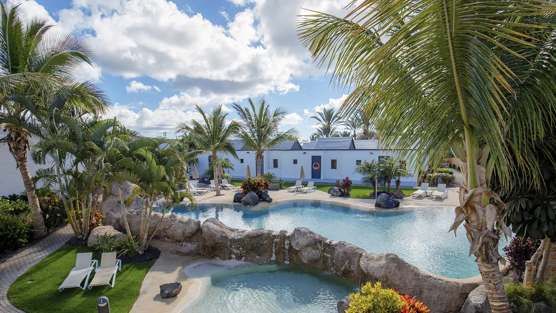 R2 Romantic Fantasia Dreams & Suites 4*
