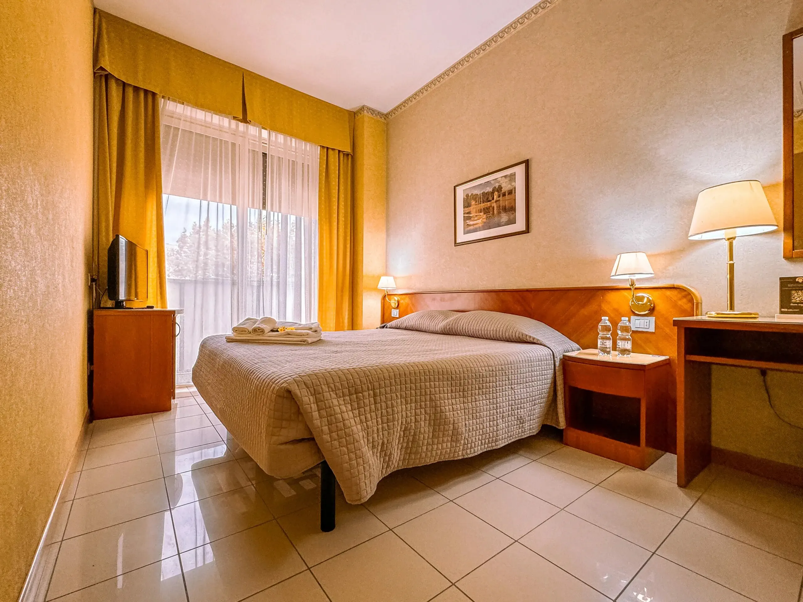 Remin Plaza 4*