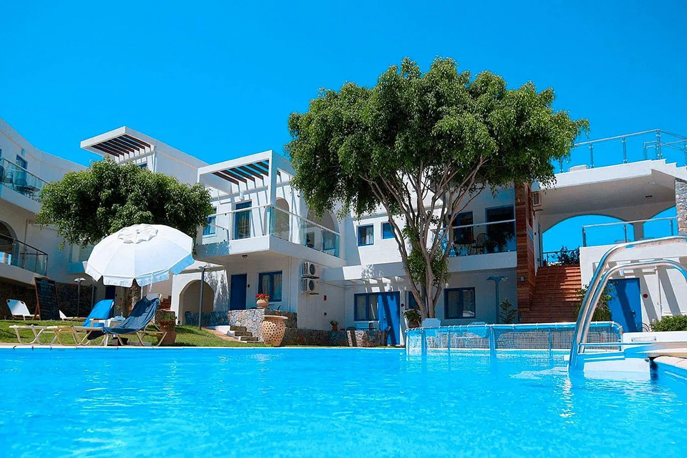 Minos Village 3*
