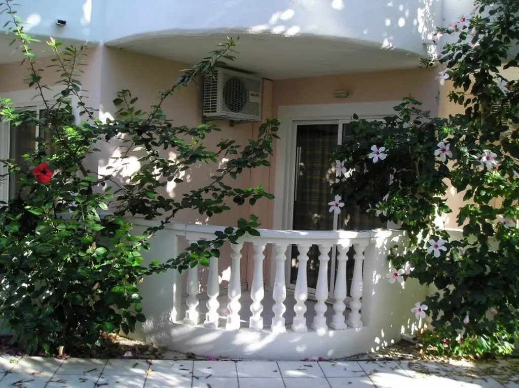 White Palace 3*