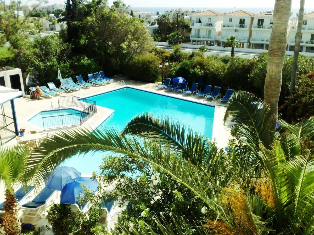 Hilltop Gardens 3*