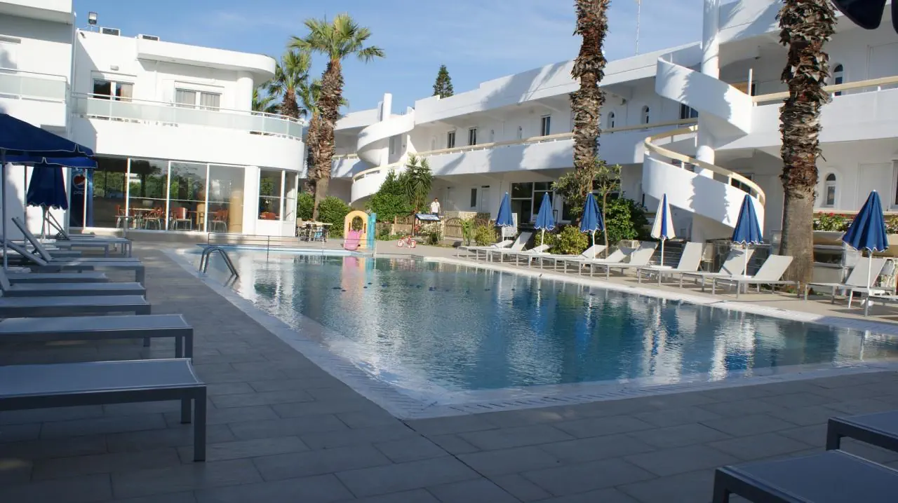 Paleos Apartments 3*