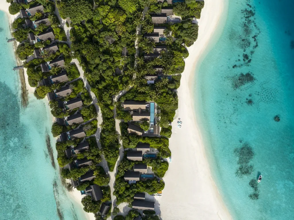 Four Seasons Resort Landaa Giraavaru 5*