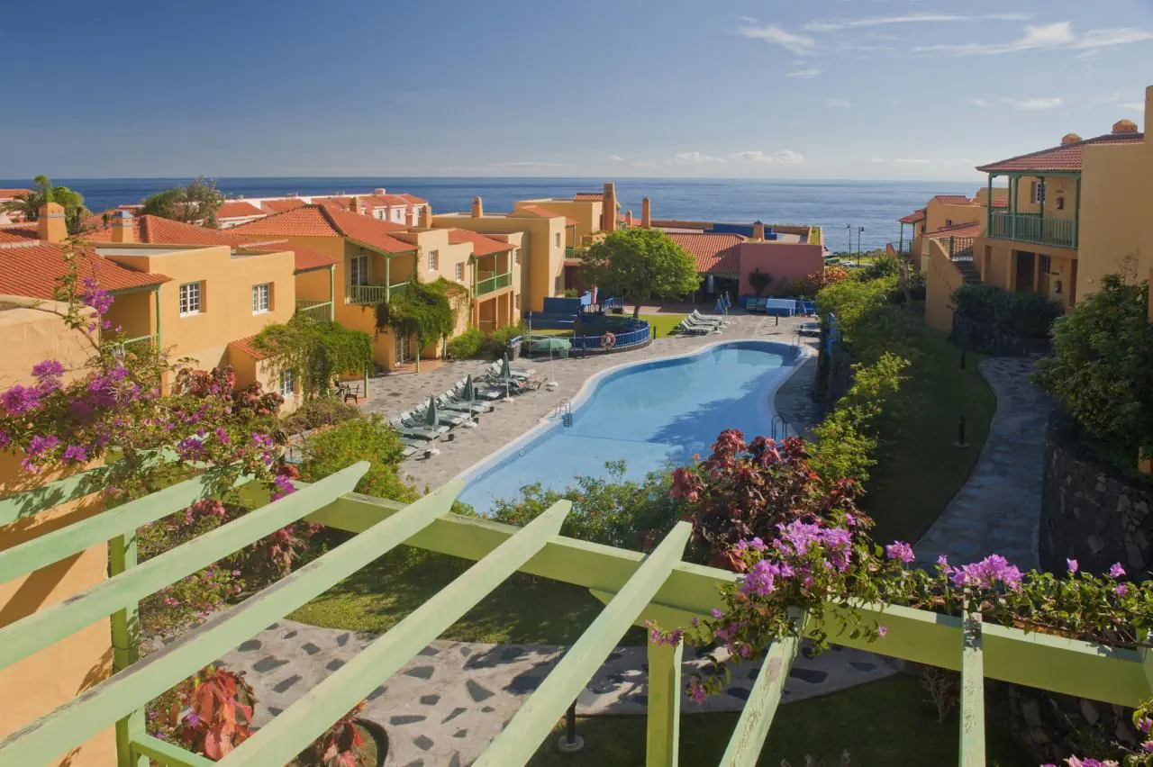 La Caleta 3*
