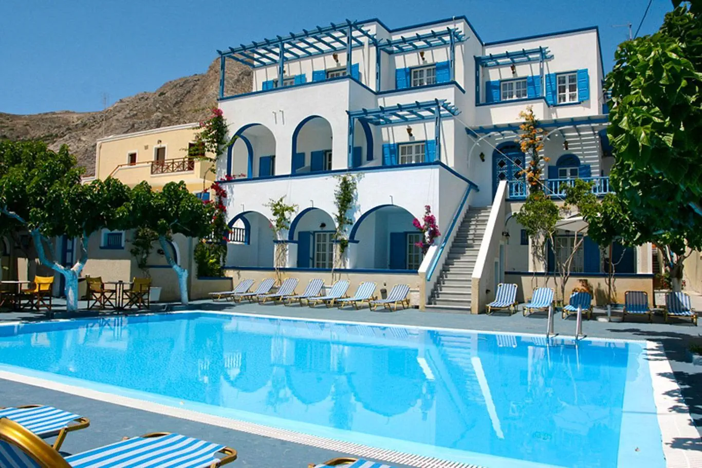 Artemis Santorini 3*