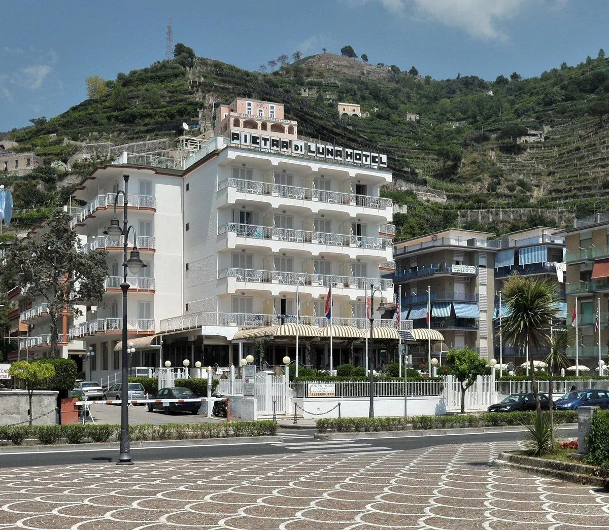 Pietra di Luna 4*