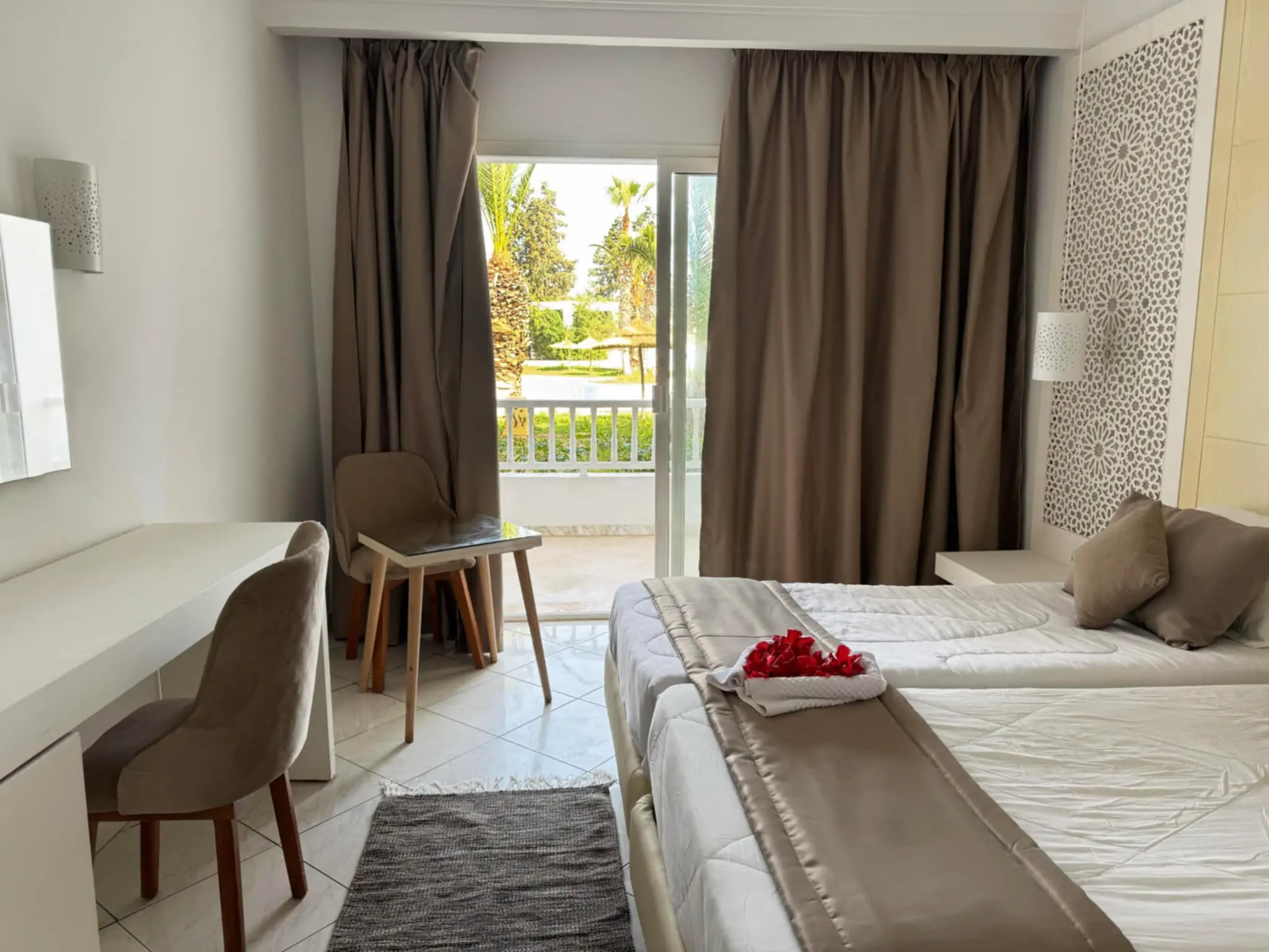 HELLO YASMINE HOTEL, фото 4