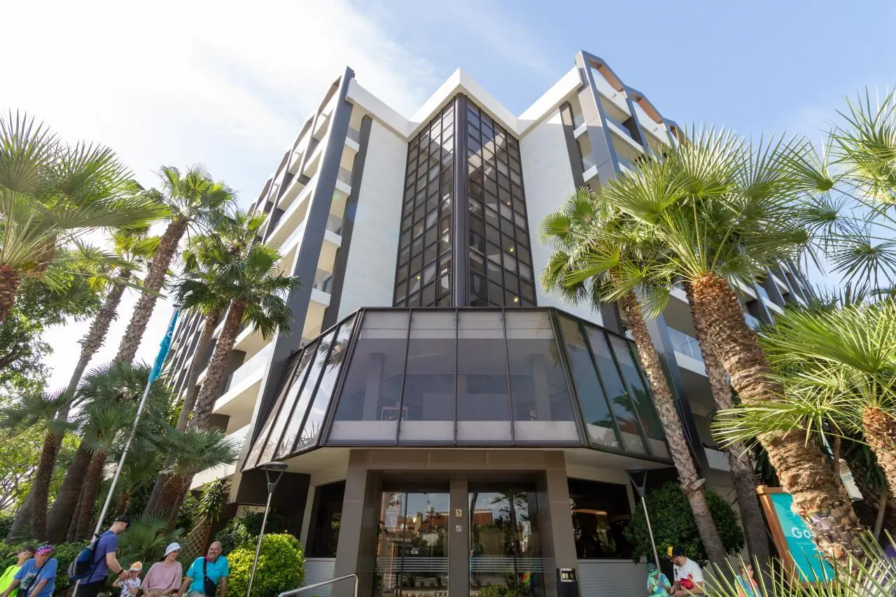 Golden Avenida Suites 4*