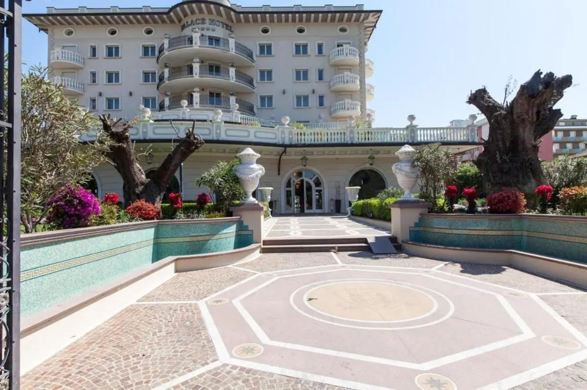 Palace 5*