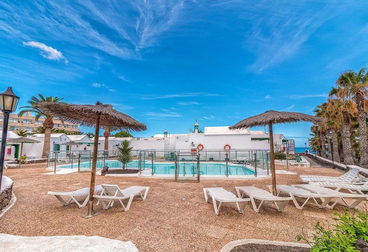 Apartamentos LIVVO Las Gaviotas 3*