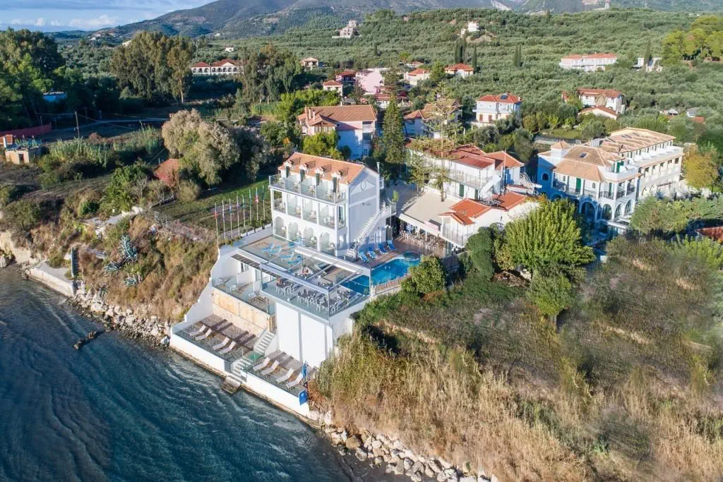 Denise Beach 4*