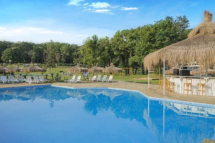 Forest Beach 4*