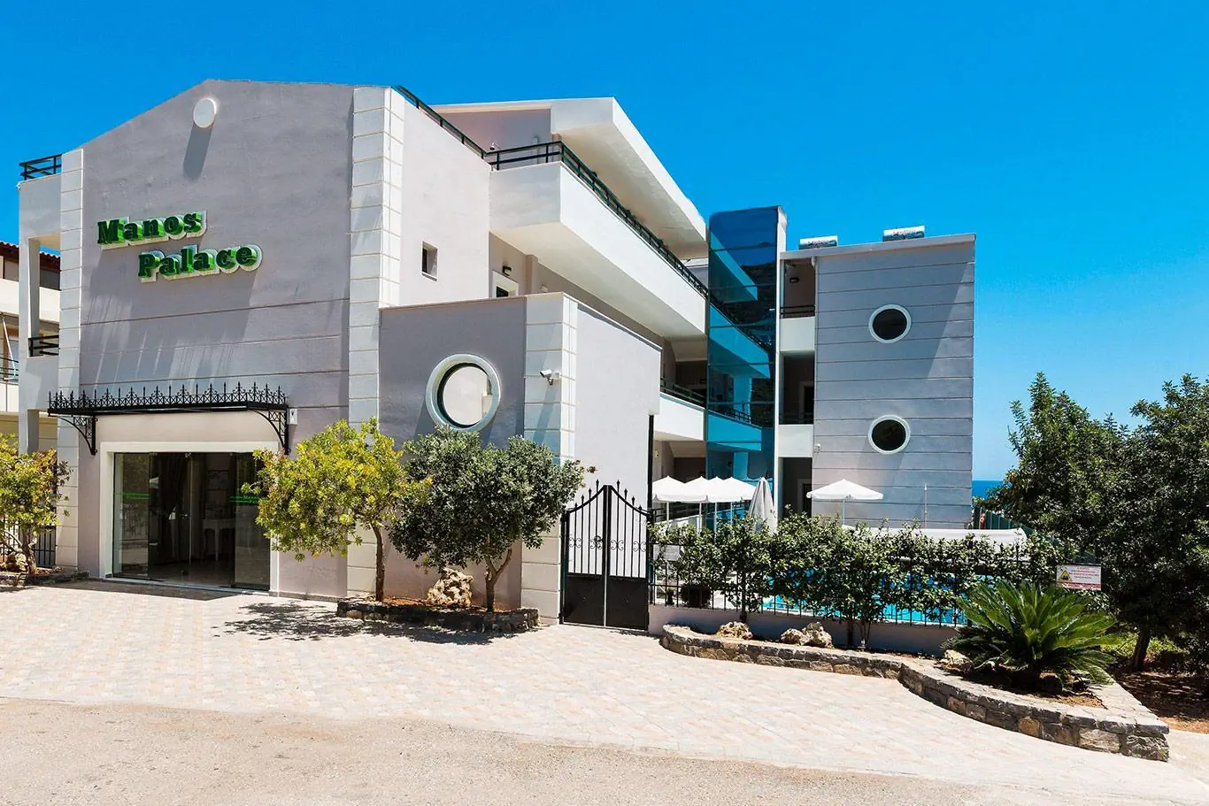 Manos Palace 4*