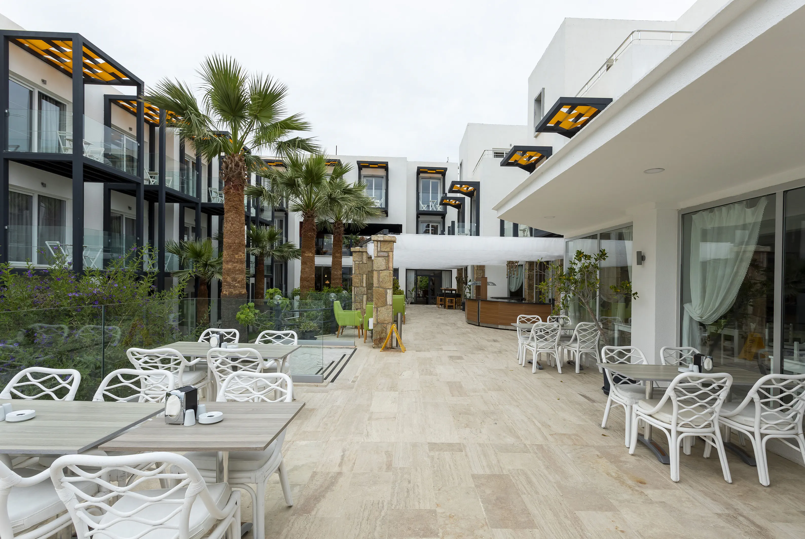 Charm Beach 4*