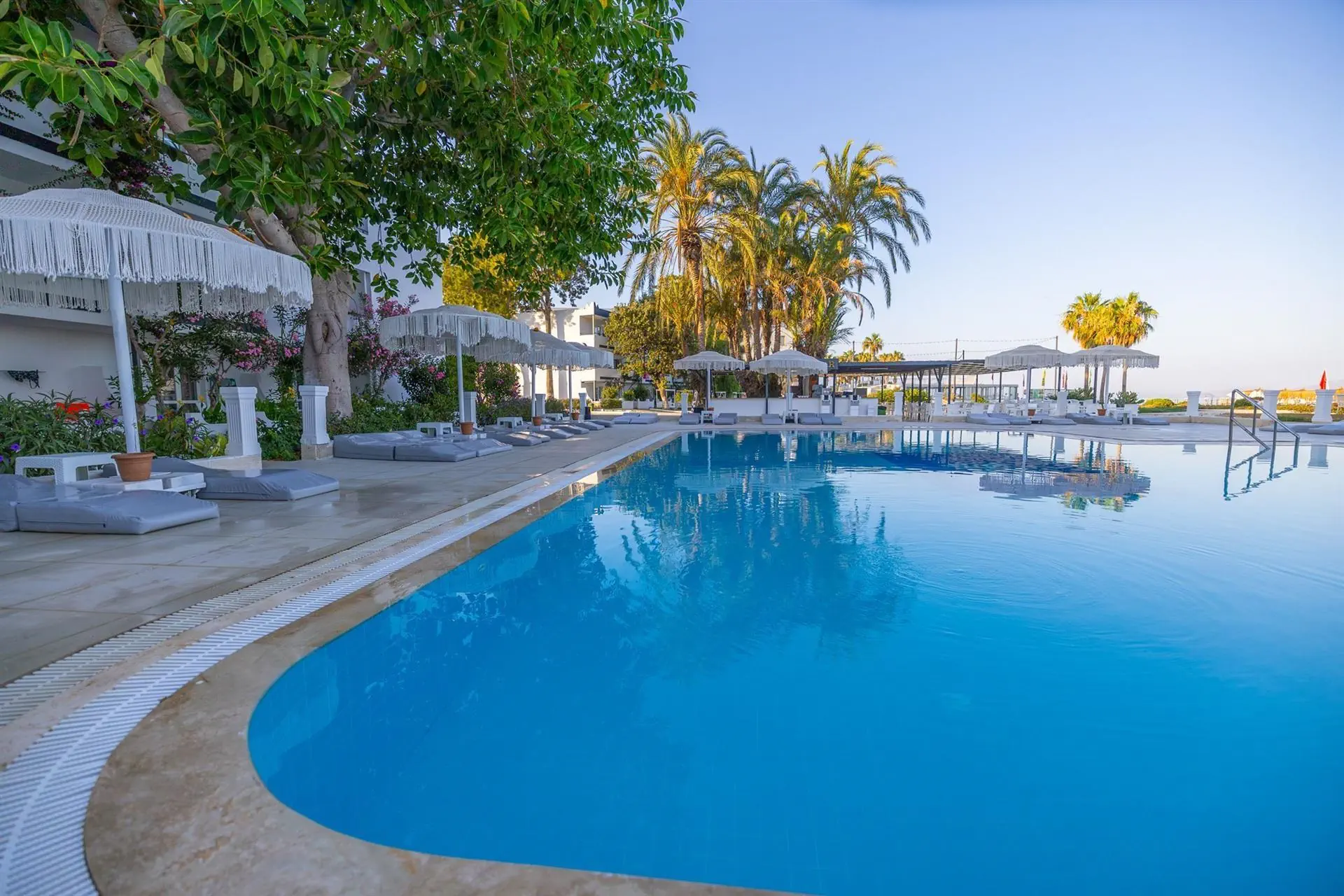 Ladonia Luna Beach Resort 3*