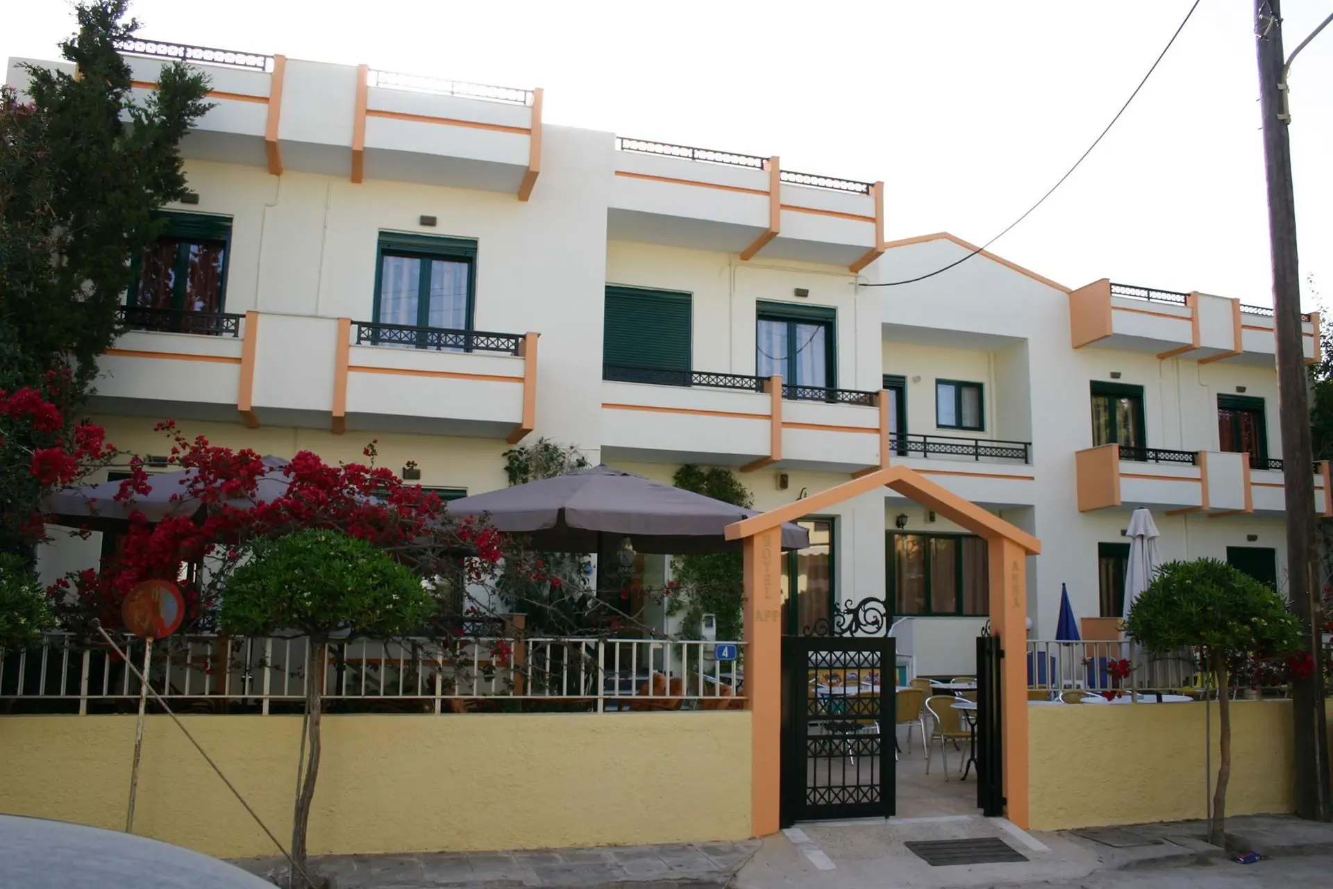 Anna Aparthotel 3*