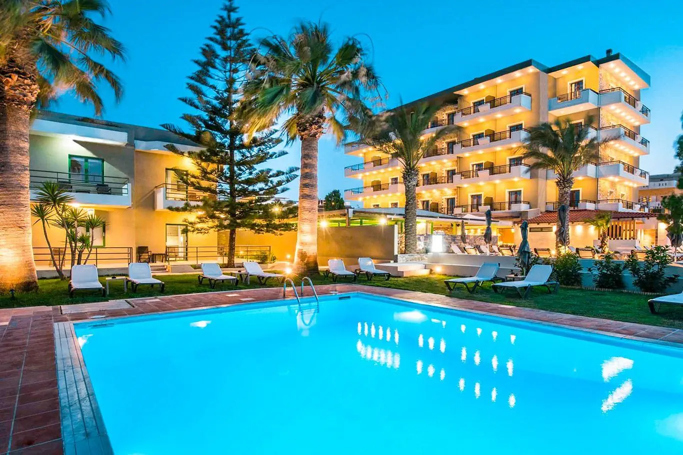 Petousis & Suites 4*
