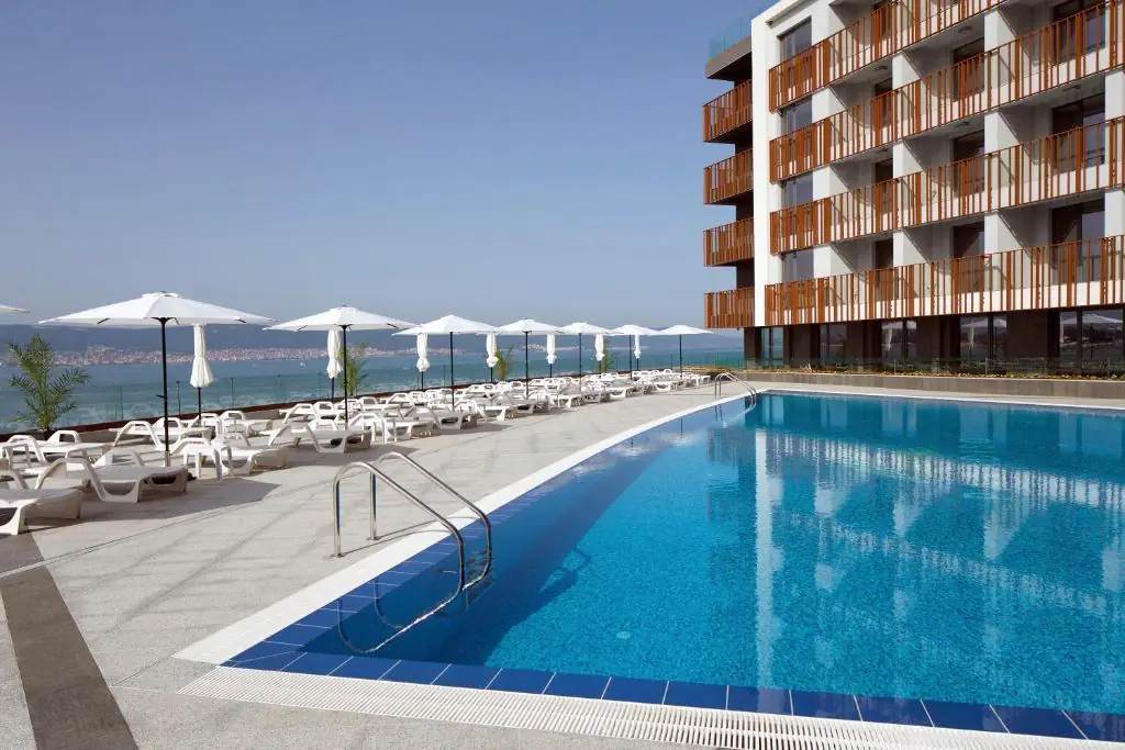 Paradiso 4*