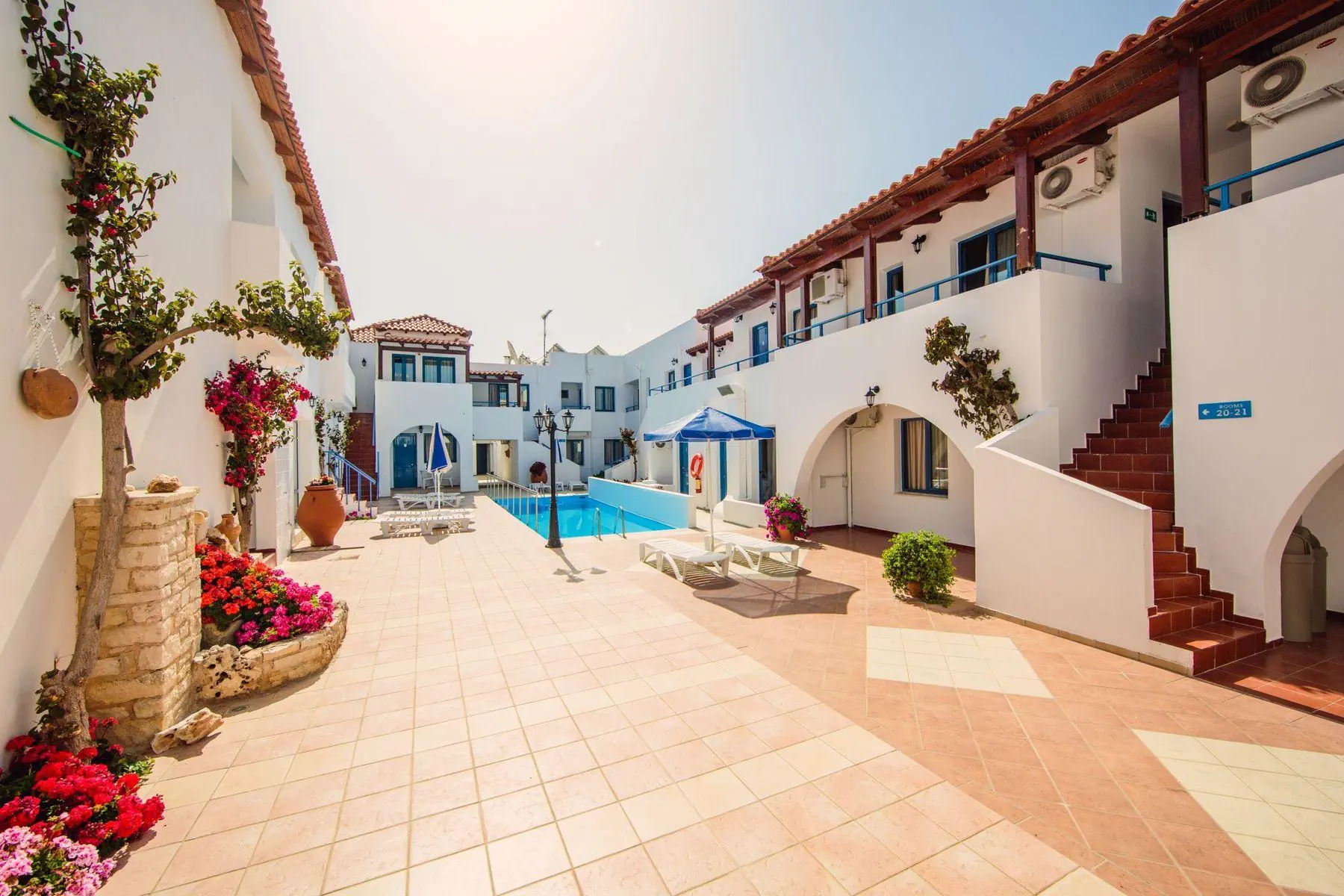 Iliana Apartments & Hotel 2*