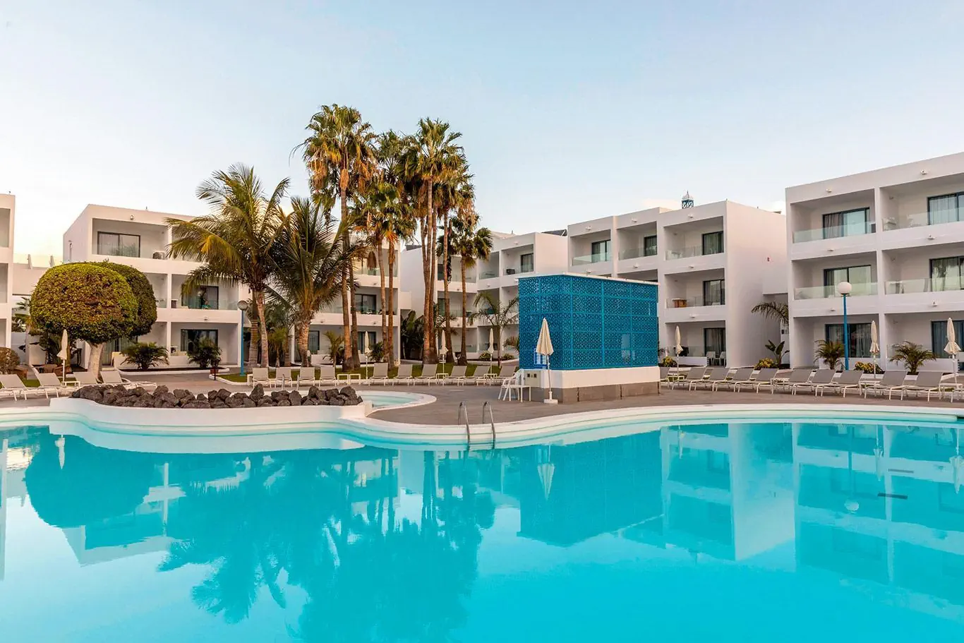 Oasis Lanz Beach Mate Resort 4*