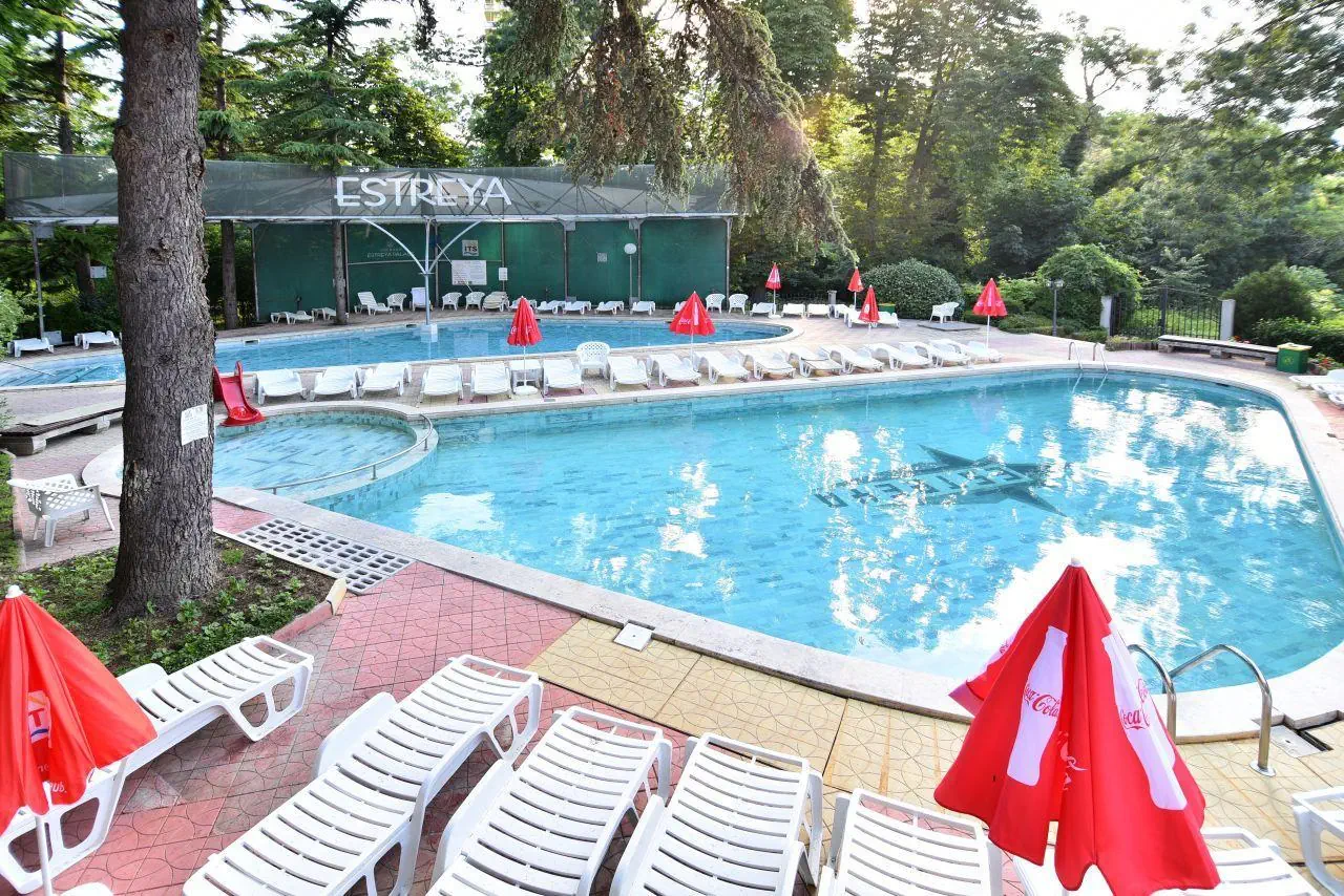 Estreya Residence 4*