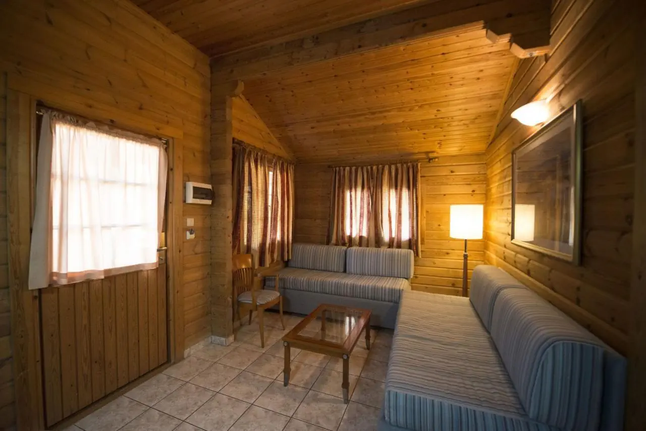 Sandys Studios & Log Villas 2*, фото 15