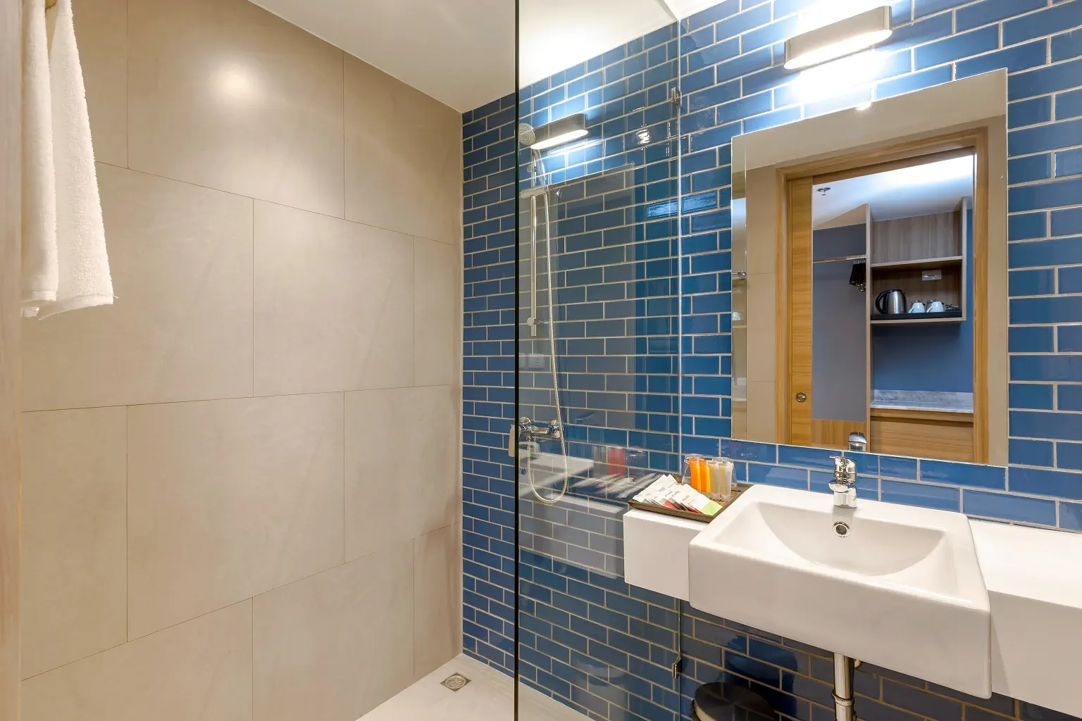 Oakwood Journey Hub 4*, фото 13