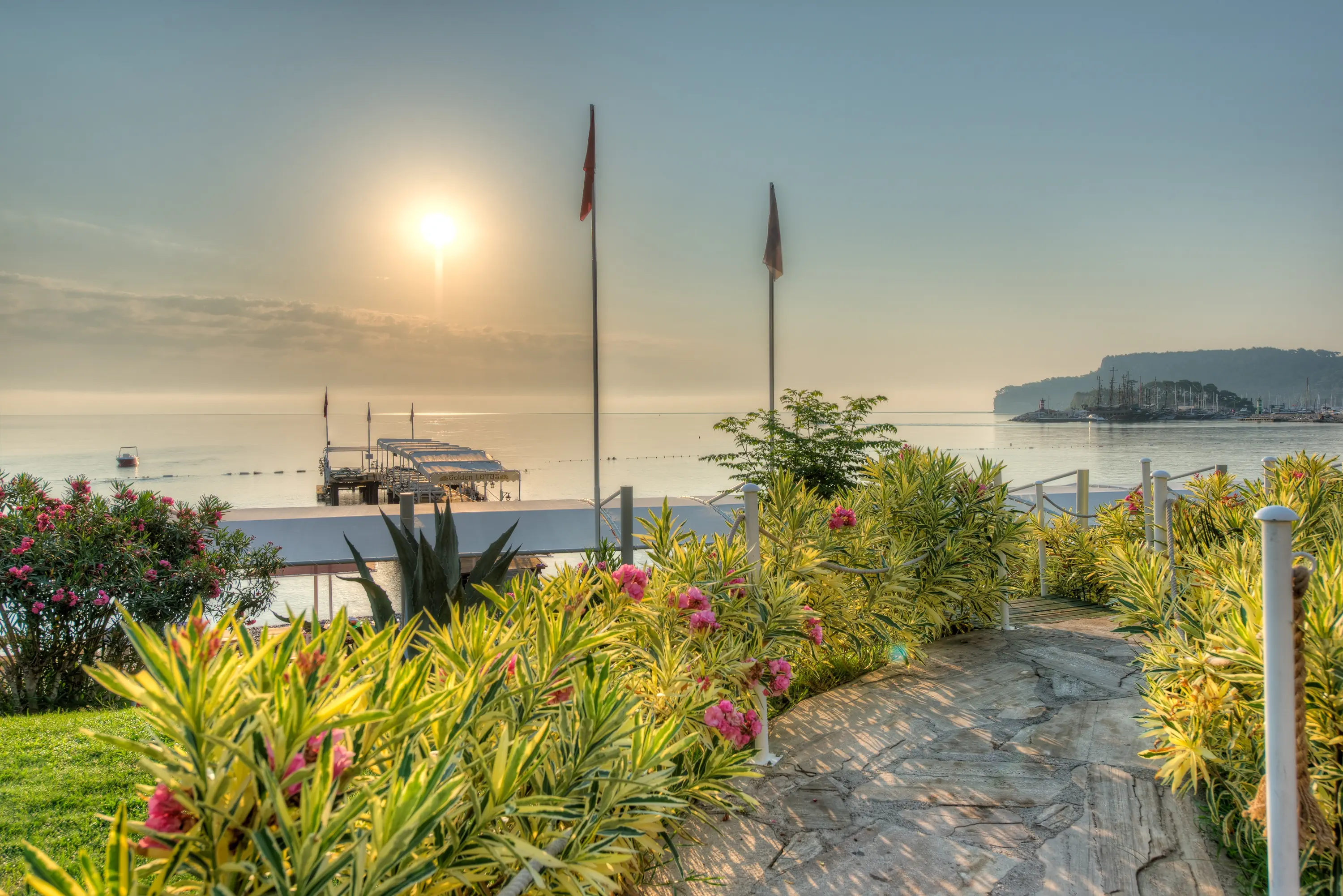 Golden Lotus Kemer 4*