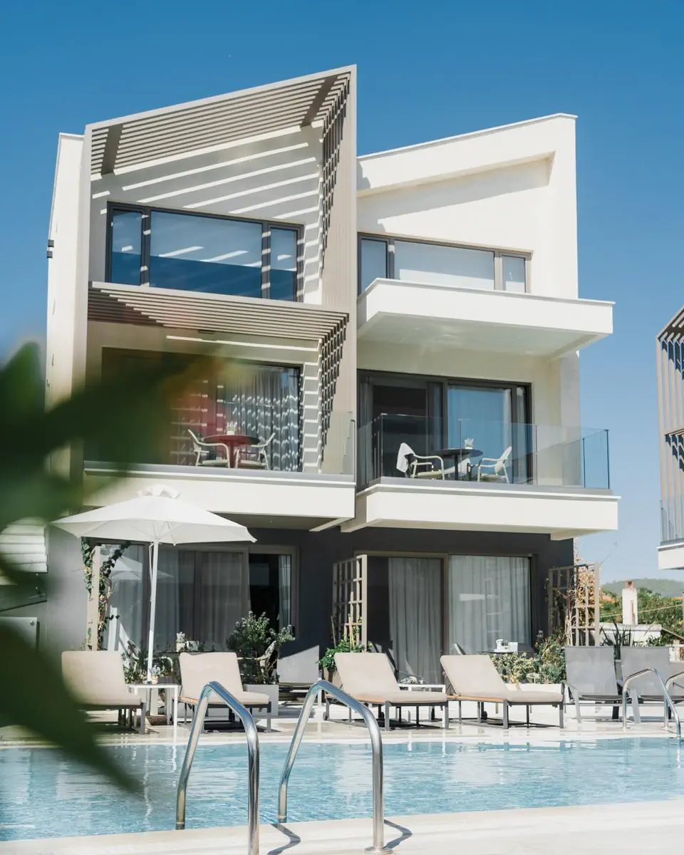 Serenity Suites 4*