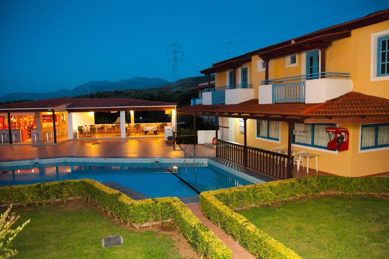 Mareva Apartments 2*