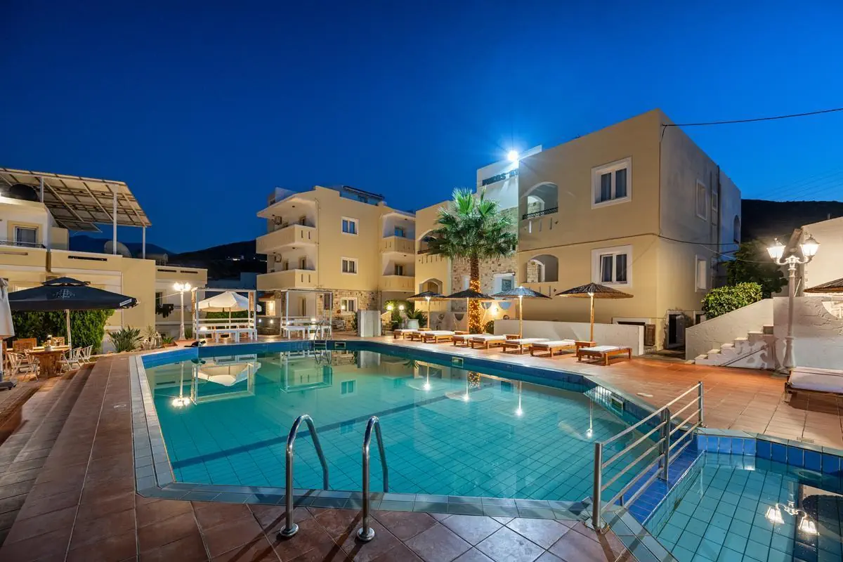 Nikos Apartments 3*