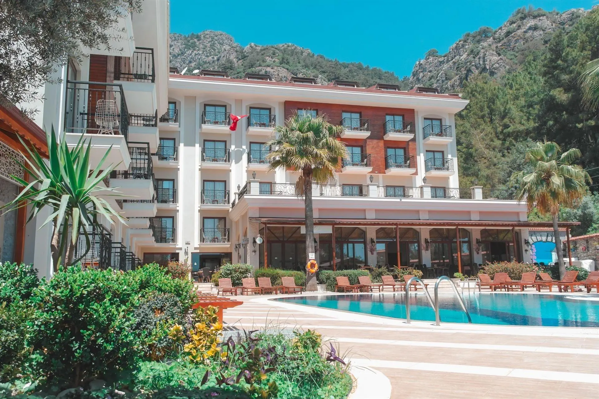 Meril Club Hotel & Spa 4*