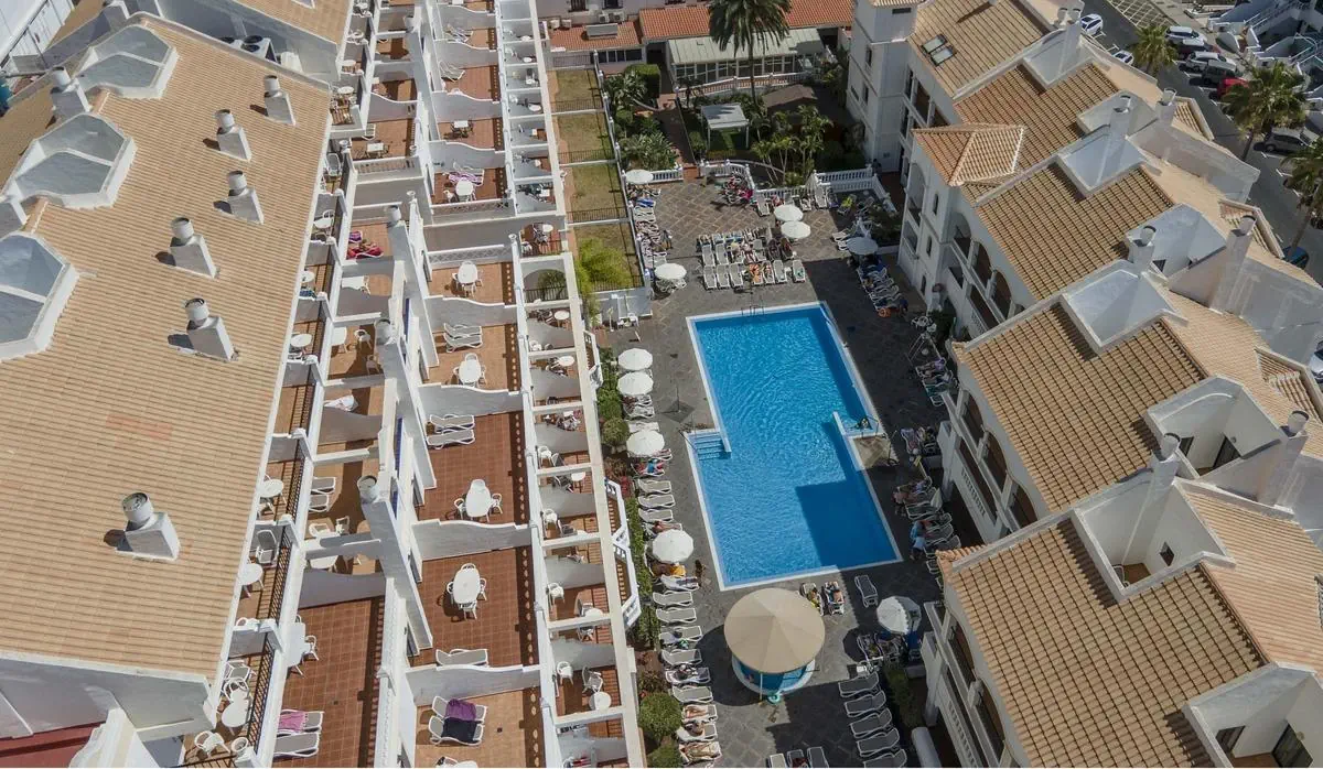 Ona Hollywood Mirage 4*