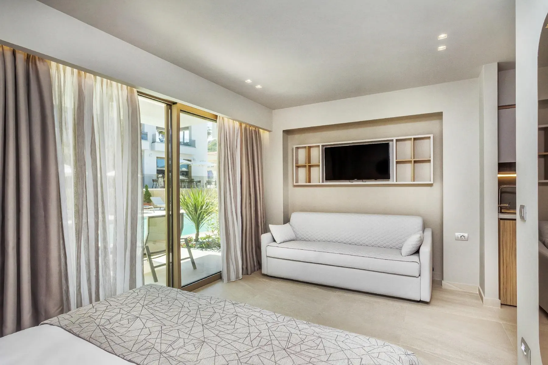 Pefki Deluxe Residences 4*, фото 10