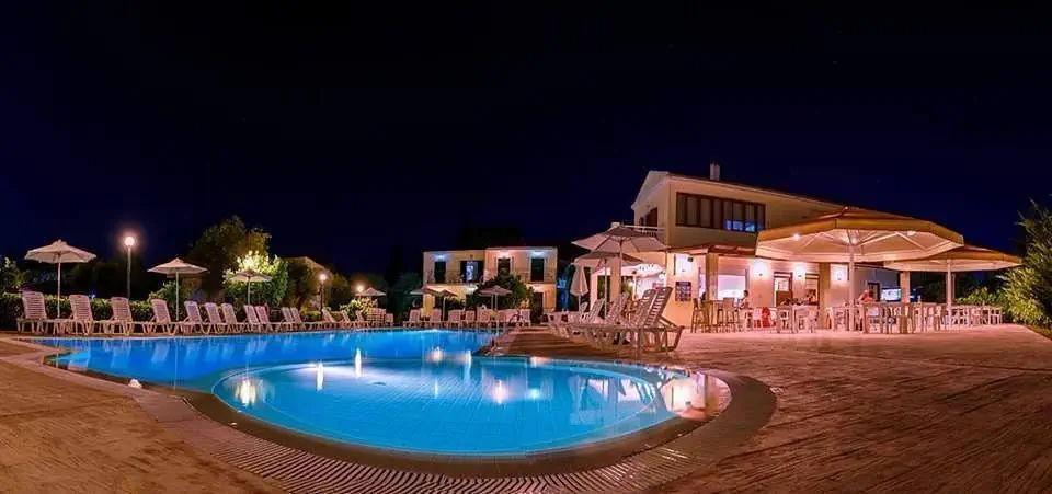 Yianetta Hotel & Suites 3*, фото 1