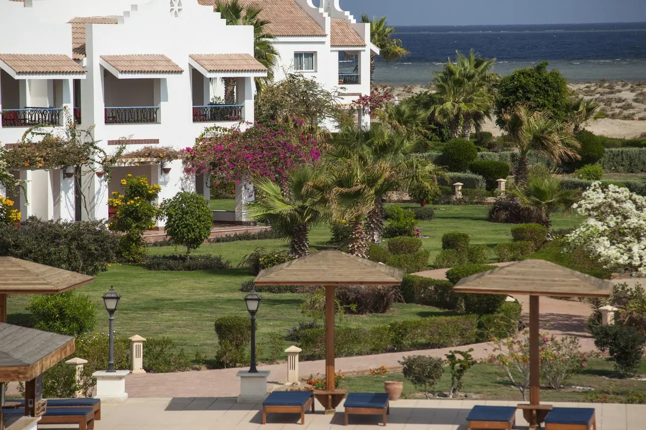Lahami Bay Beach Resort & Gardens 4*