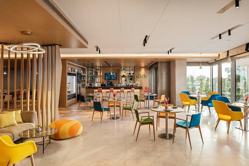 Holiday Inn & Suites Dubai Science Park 4*