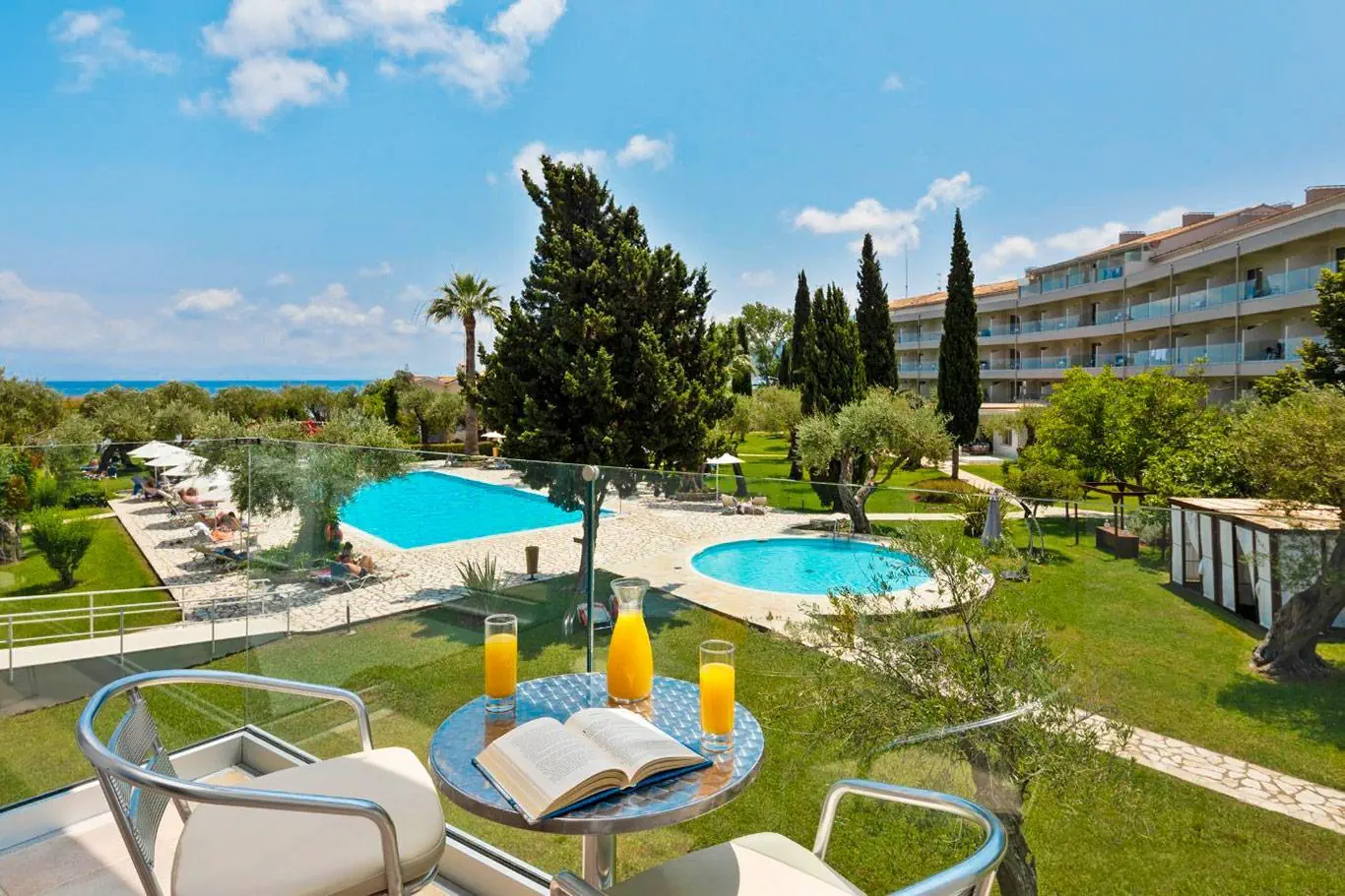 Delfinia 4*