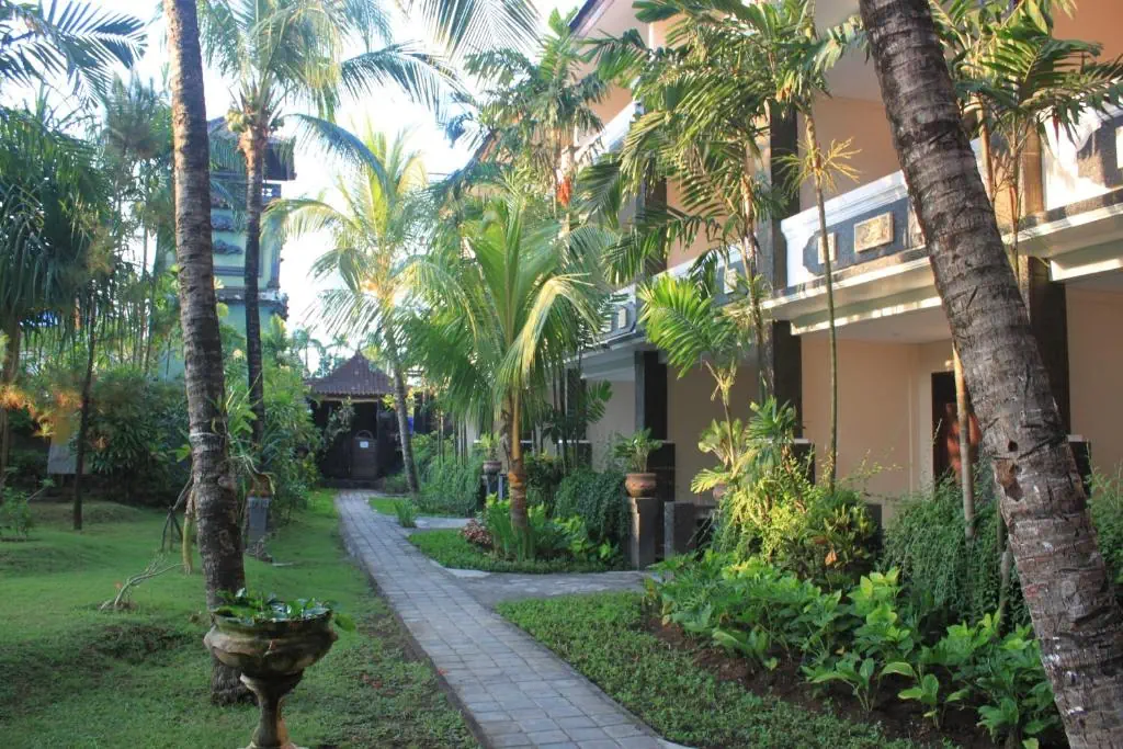 Bakung Beach Resort 3*