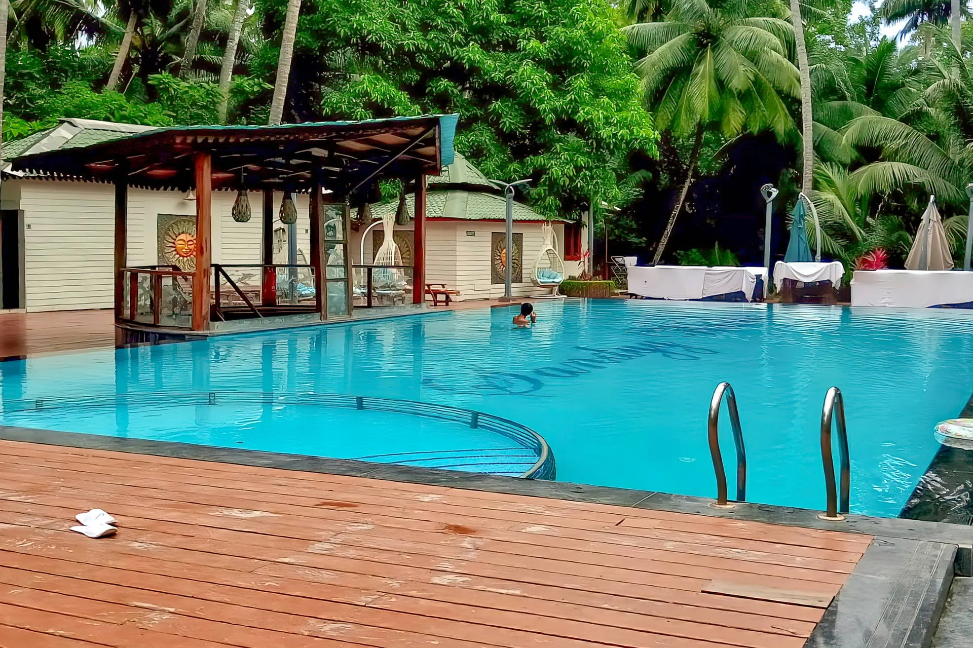 Sandyy Wavess Beach Resort 4*