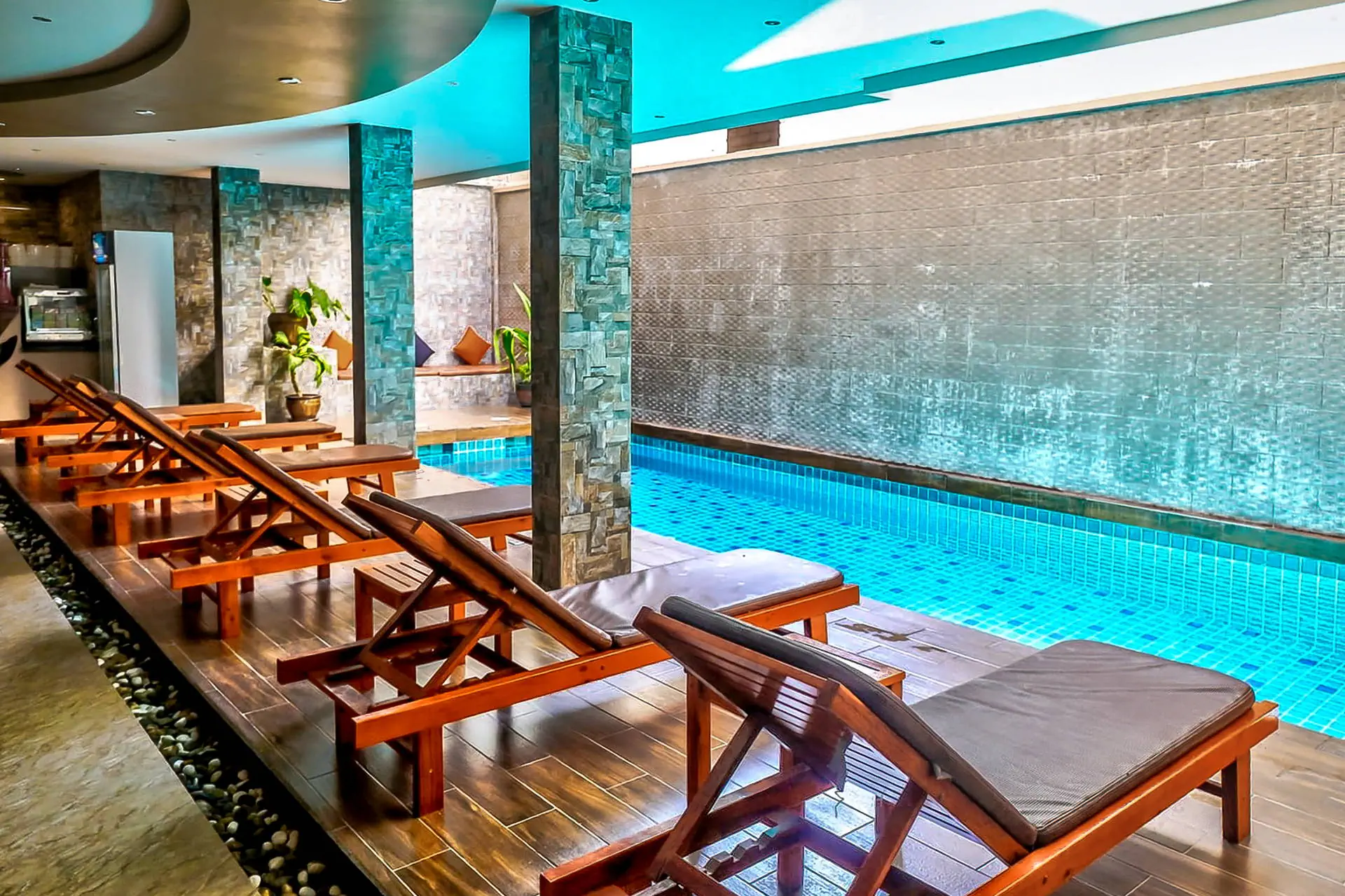 Triton Beach Hotel & Spa 3*