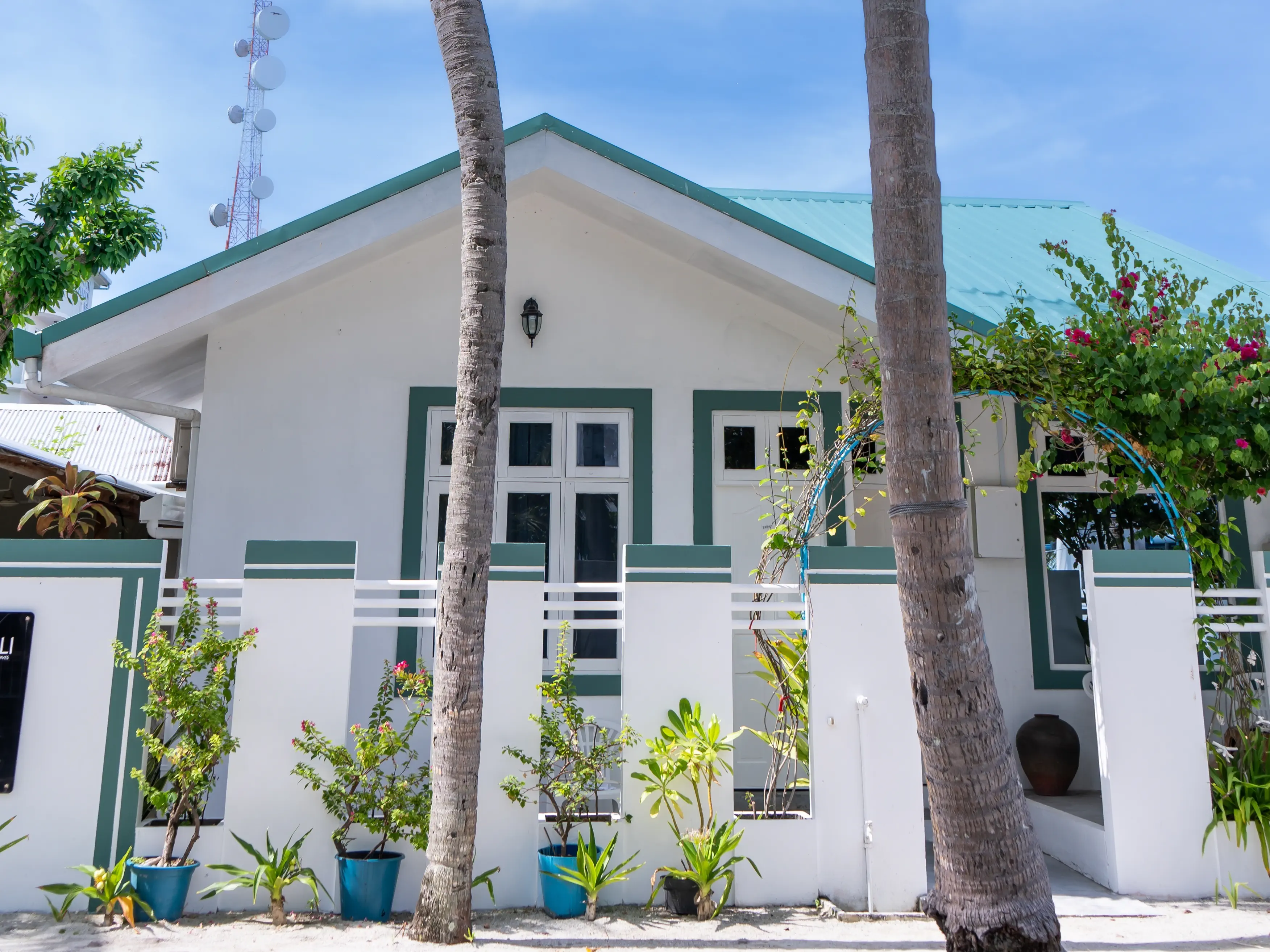 Vaali Maldives Island Escapes & Dive 3*