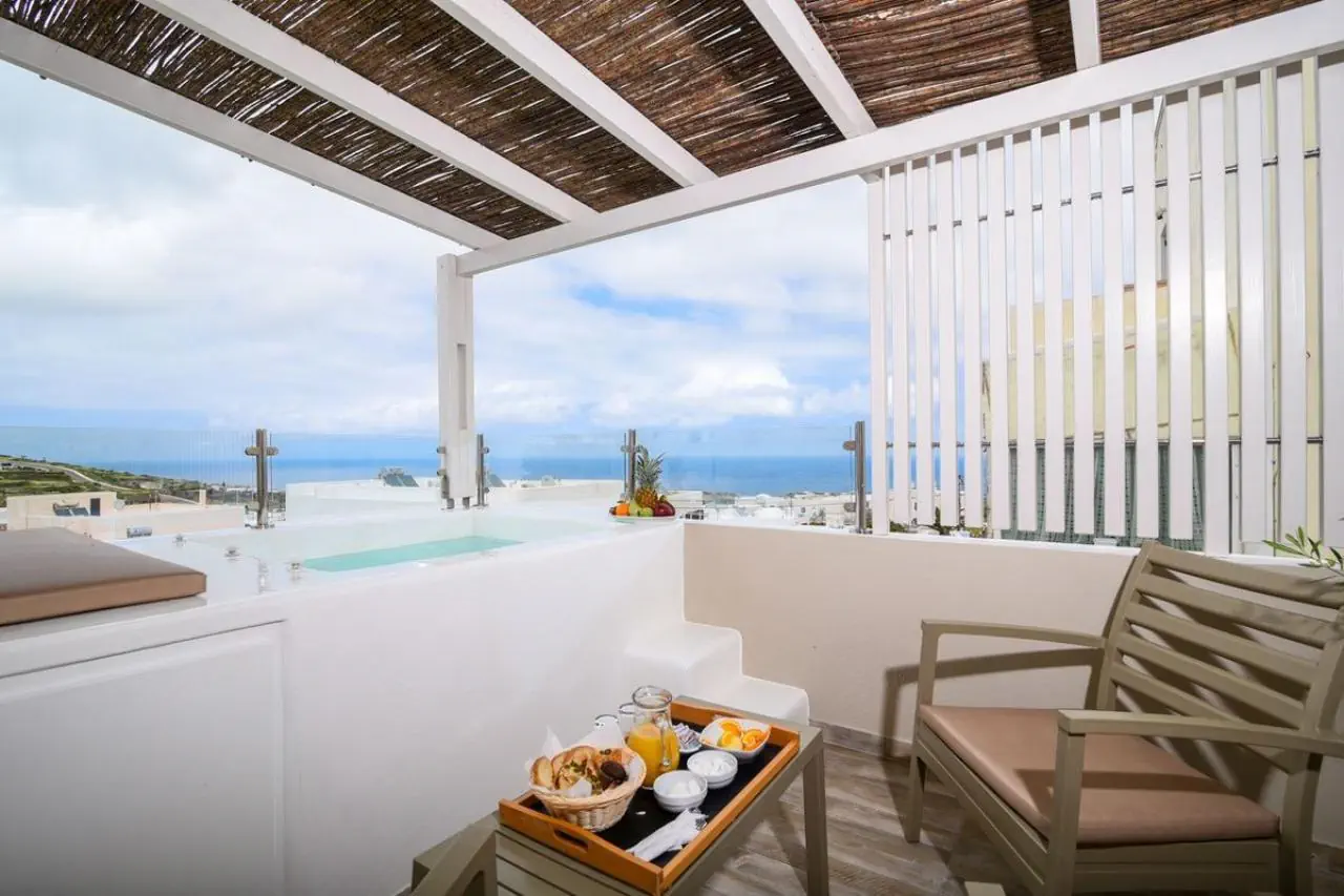Suite Home Santorini 3*