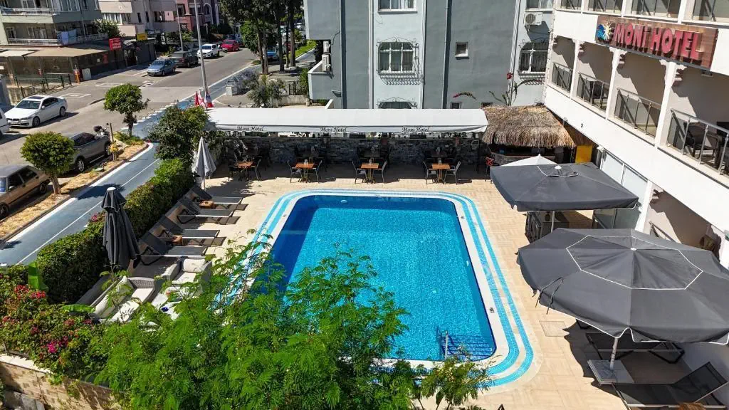 Moni Hotel 3*