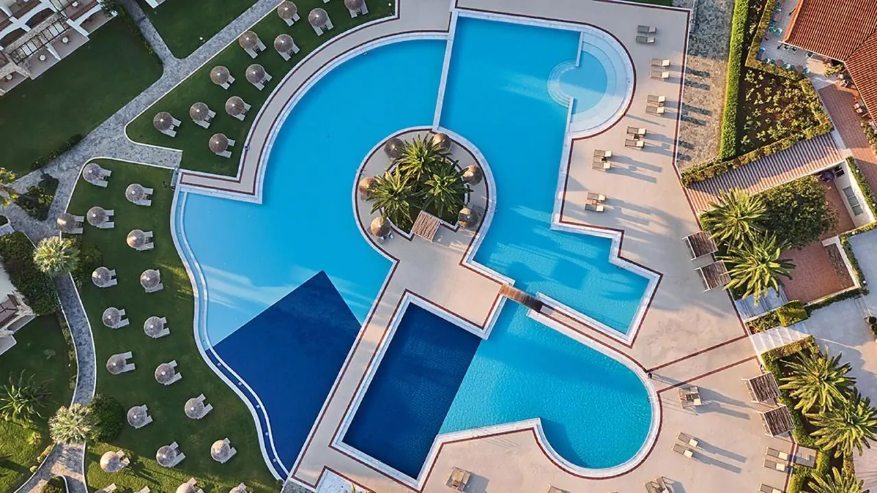 Pilot Beach Resort 5*