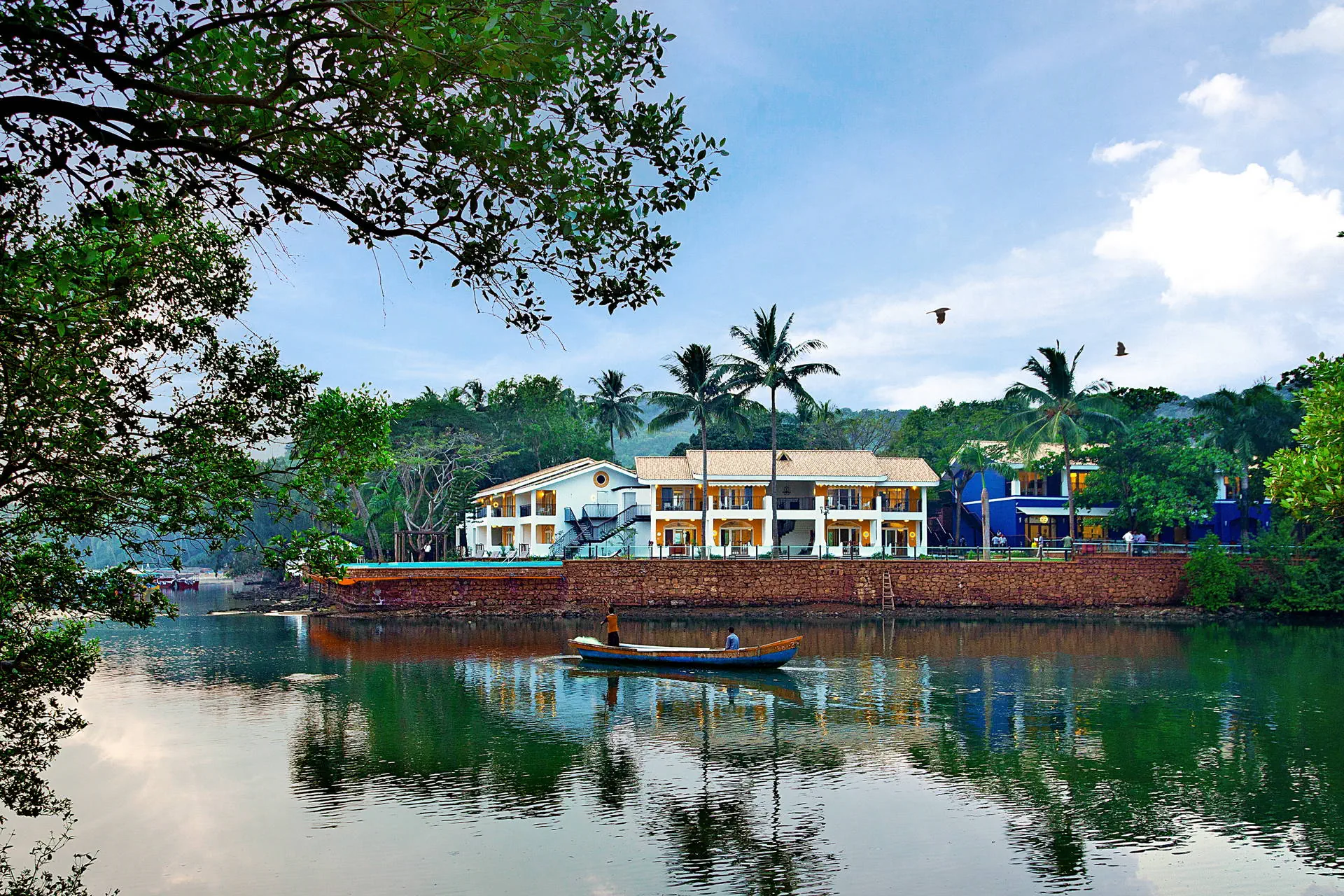 Acron Waterfront Resort, фото 9