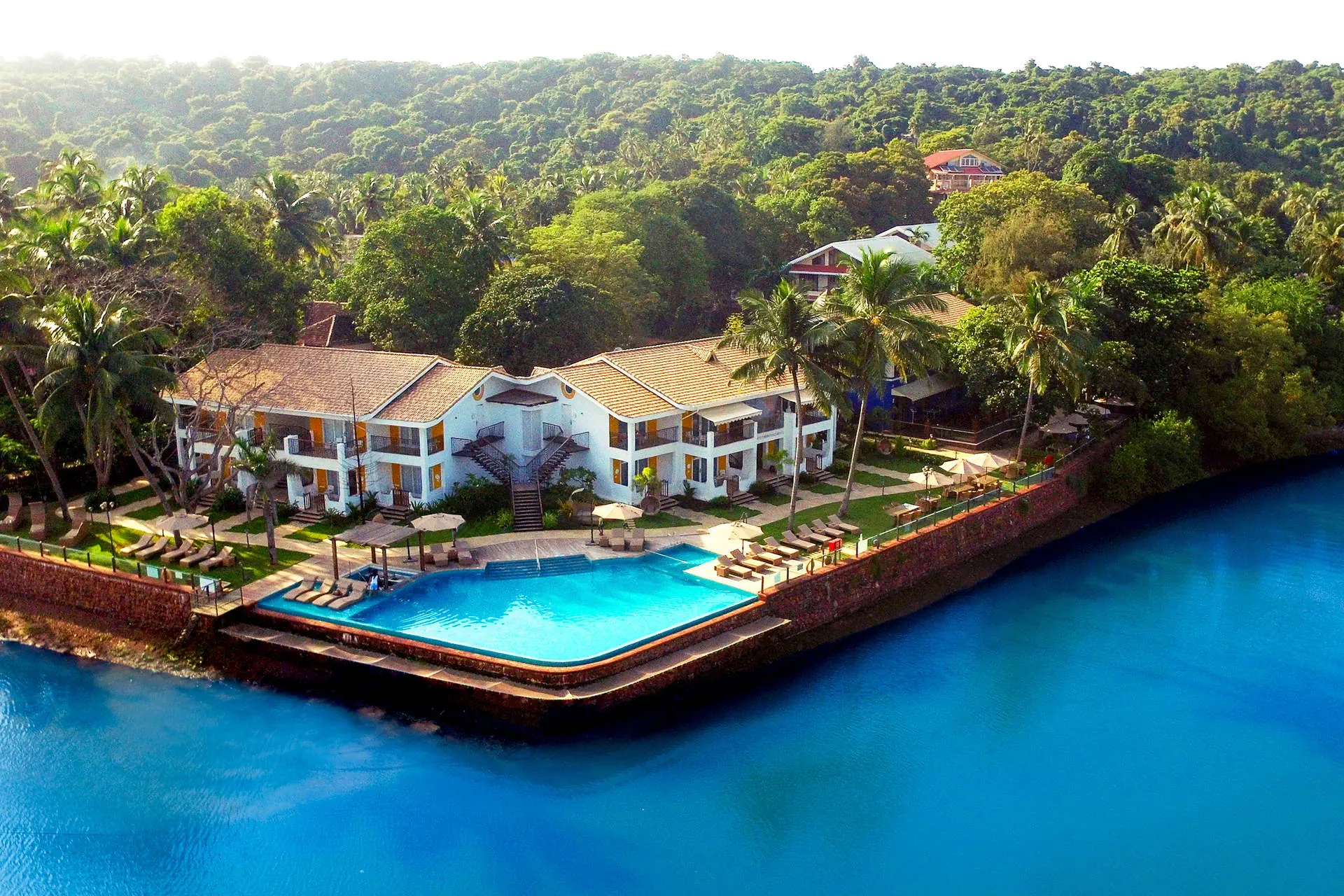 Acron Waterfront Resort, фото 6