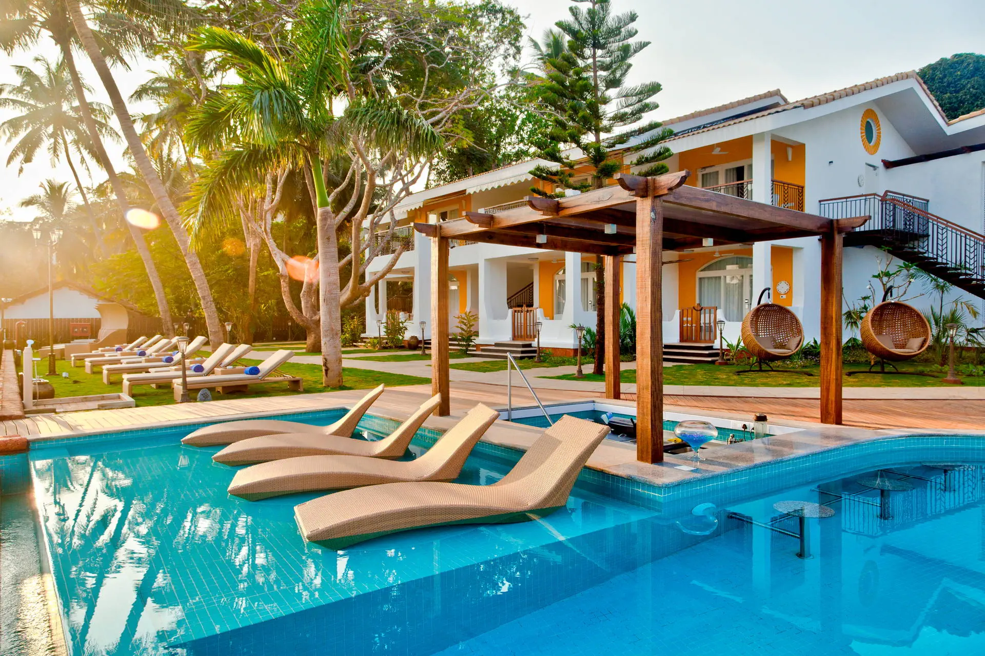 Acron Waterfront Resort, фото 2
